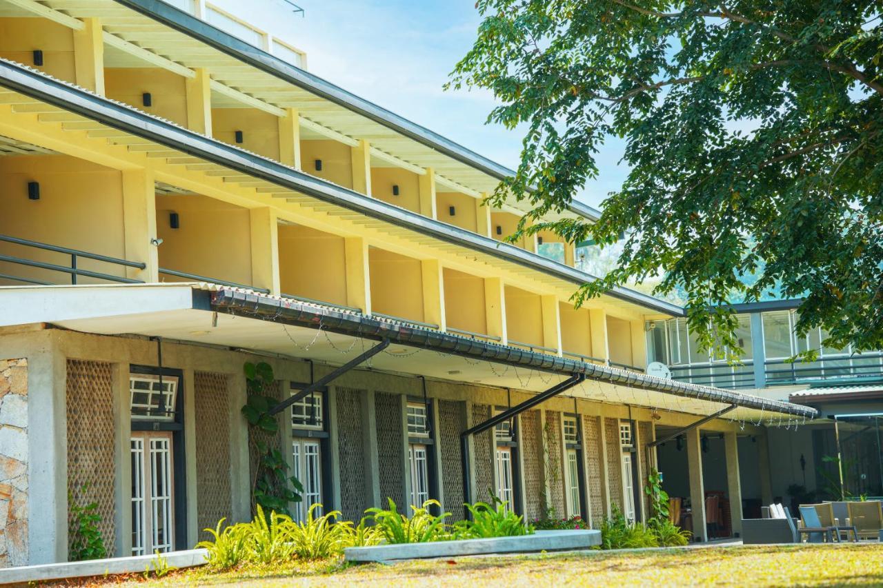 Thilanka Hotel Kandy Exteriör bild